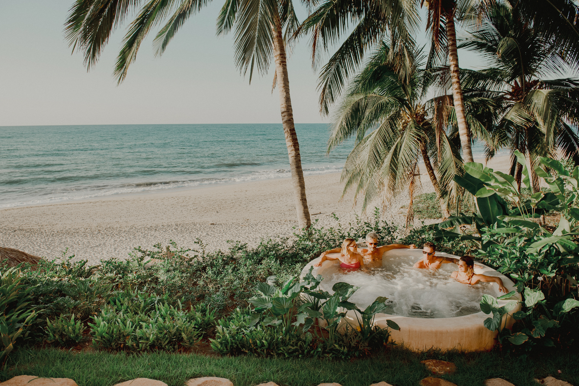 casa-rosada_villa_sayulita-mexico_exterior-jacuzzi.jpg
