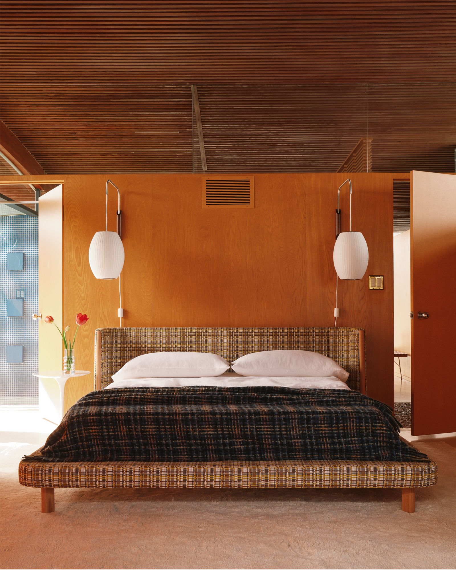 DWRXBoutique_house_Palm-Desert_California_bedroom-bed (1).jpg