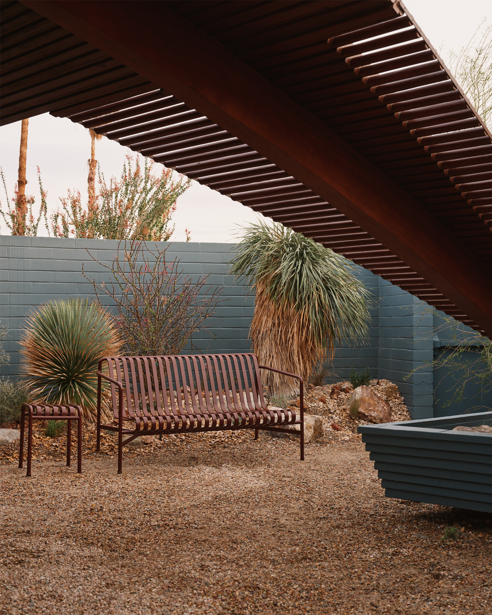 DWRXBoutique_house_Palm-Desert_California_exterior-bench2.jpg