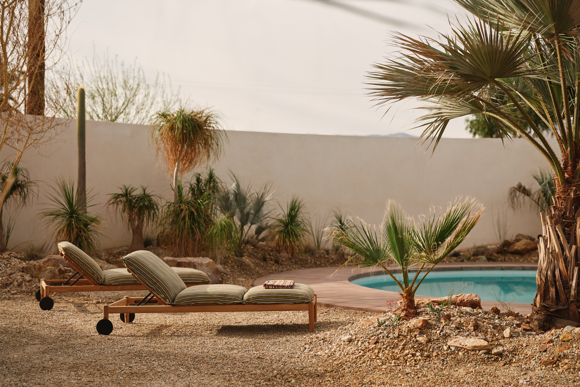 DWRXBoutique_house_Palm-Desert_California_outdoor-pool-chairs.jpg